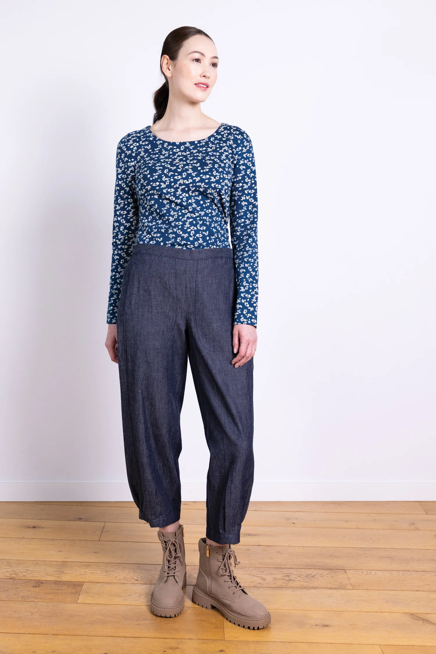 AW25 Elastic Hem Trouser - Chambray - Image 3
