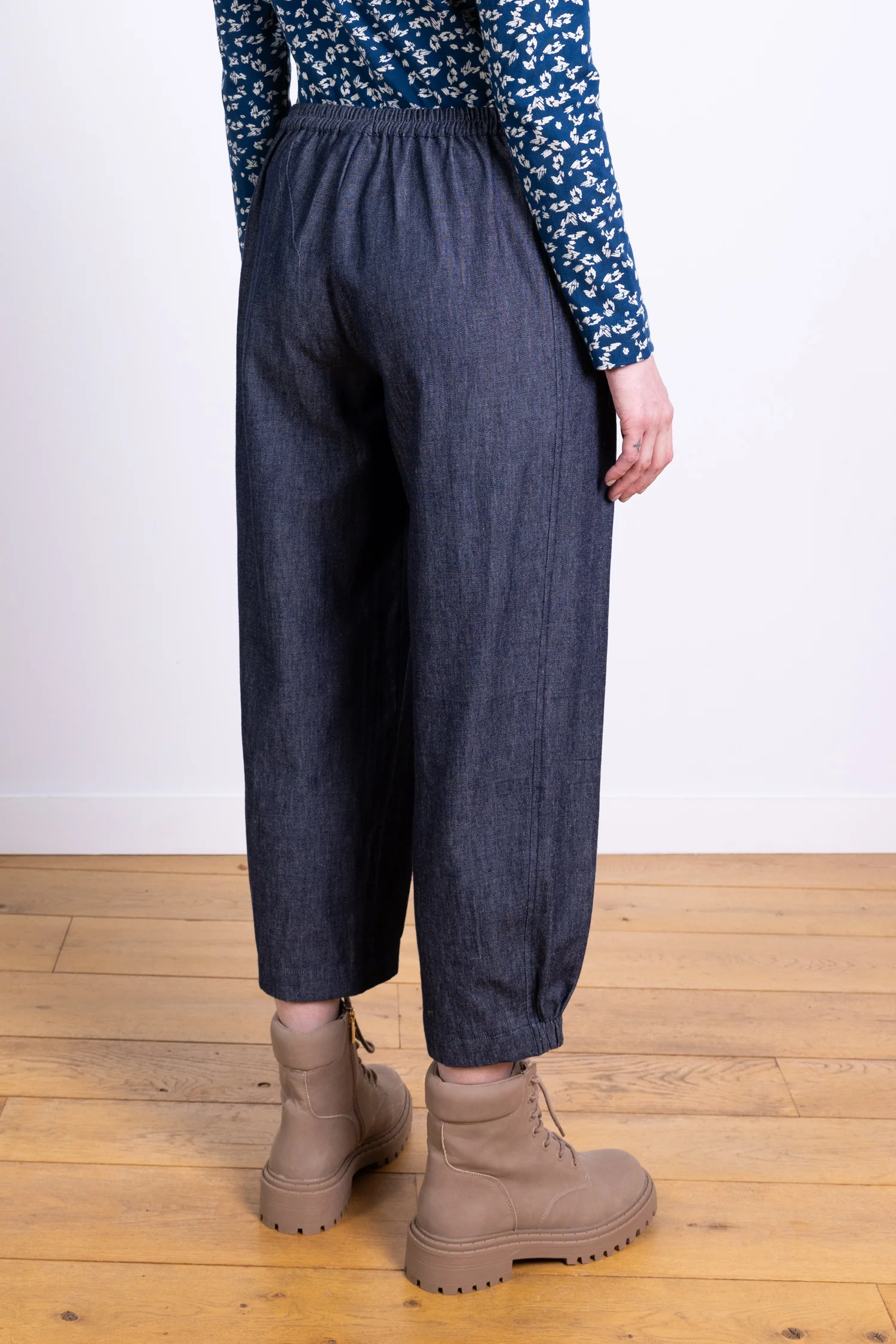 AW25 Elastic Hem Trouser - Chambray - Image 4