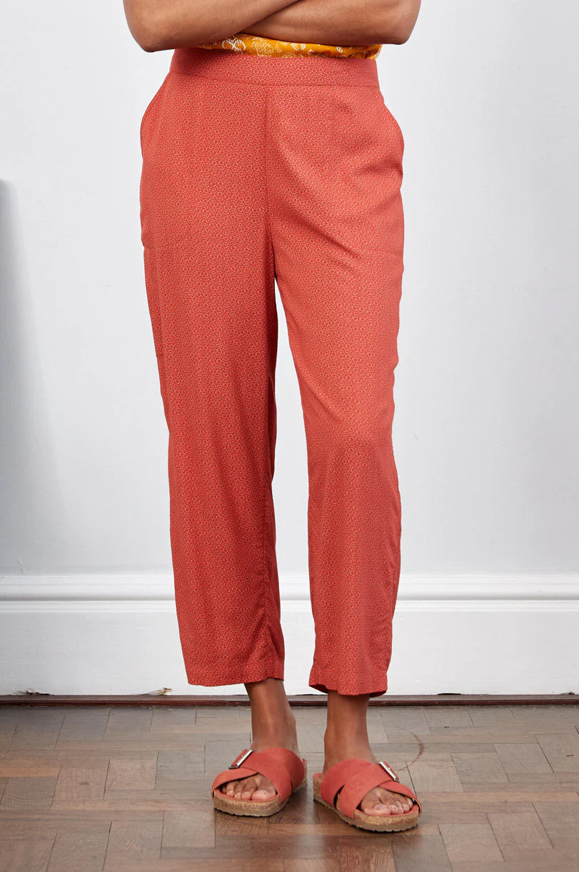FN1058 Cropped Straight Leg Slub Trouser - Image 2