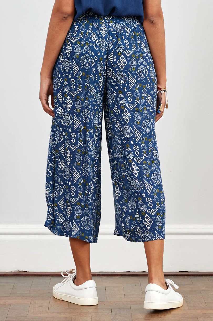 KA1032 Cropped Wide Leg Crinkle Trousers - Image 7