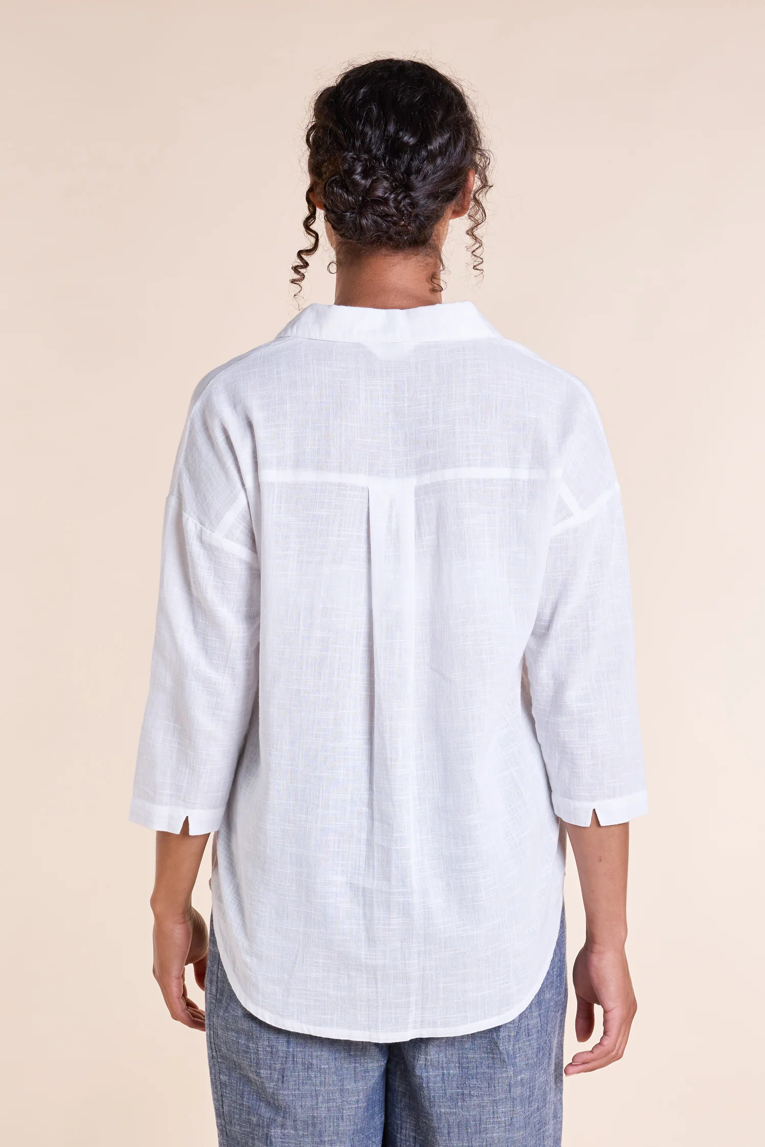SS25 Long Scoop Hem Shirt - White - Image 2