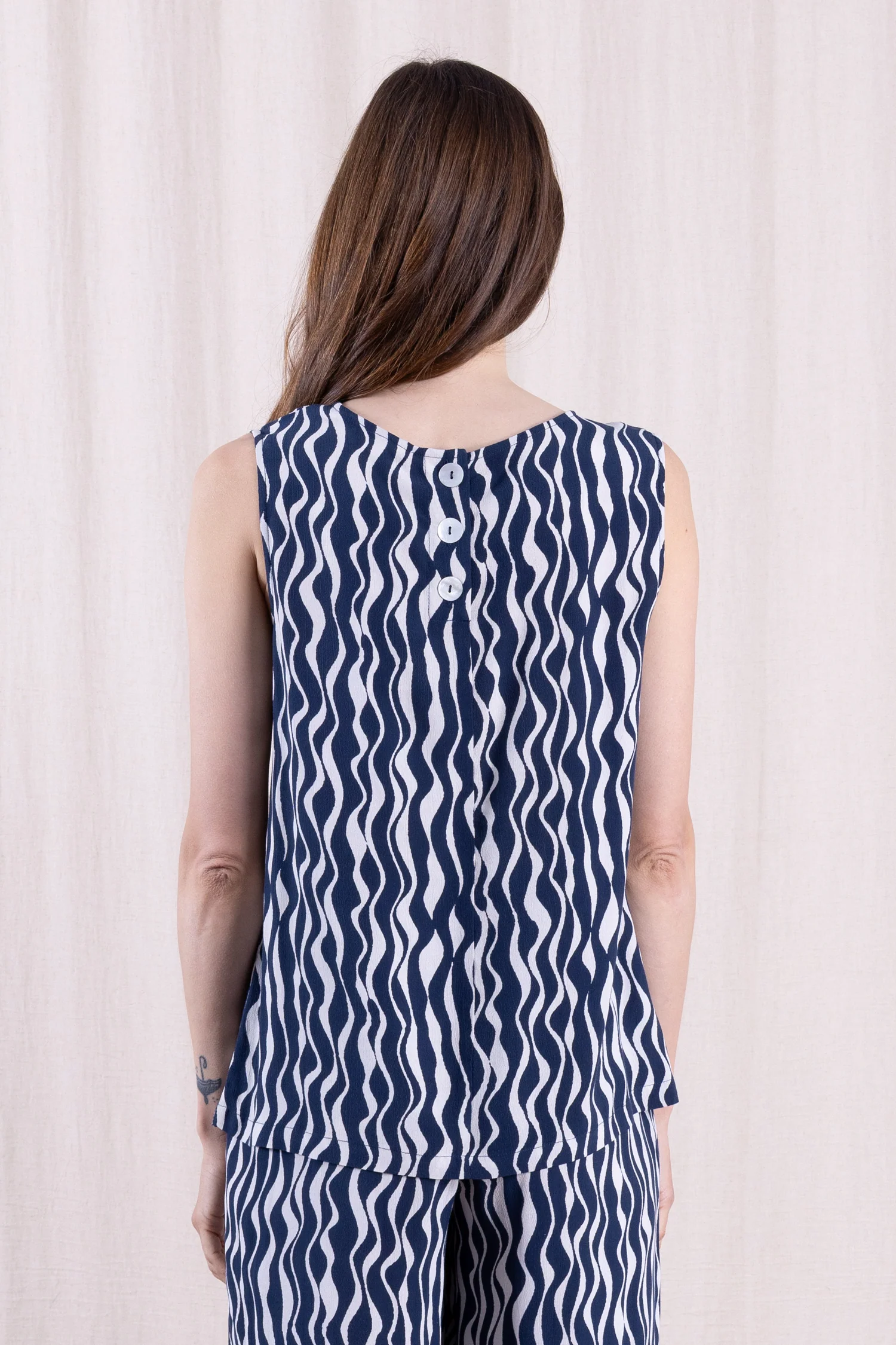 SS26 Crepe Vest - Navy - Image 5