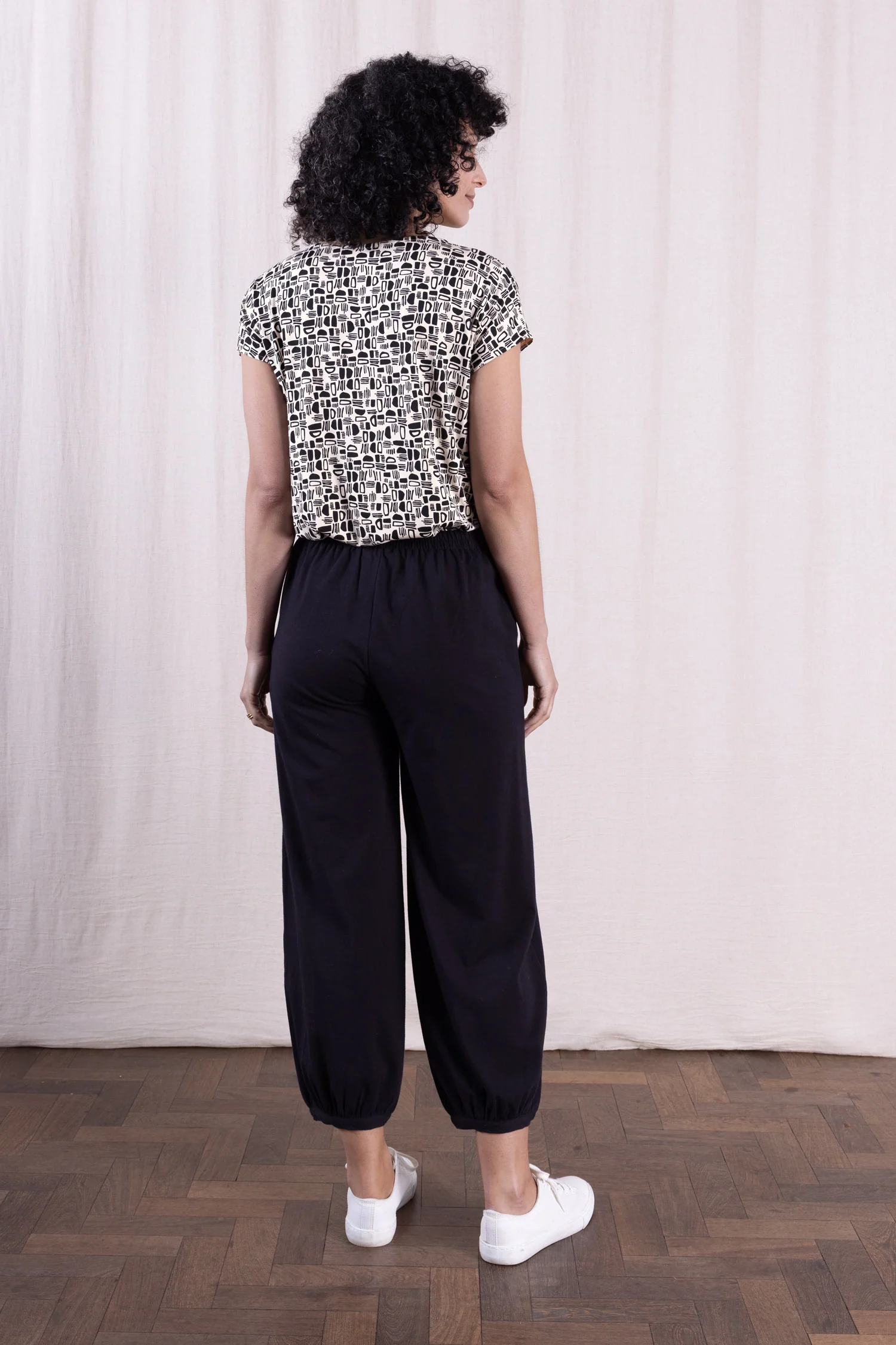 SS26 GOTS Organic Cotton Yoga Trouser - Black - Image 3