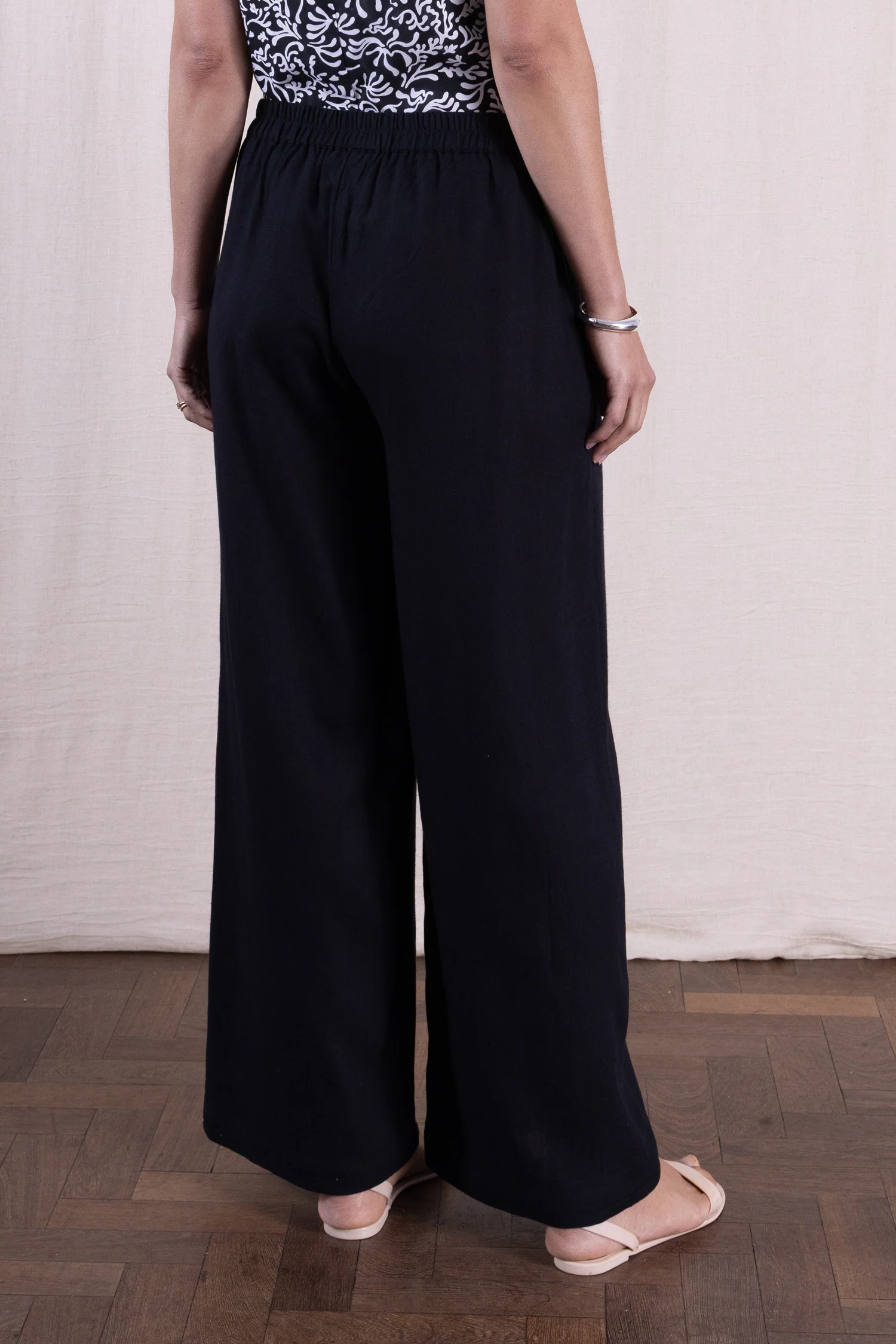 SS26 Linen Blend Wide Leg Trouser - Black - Image 3