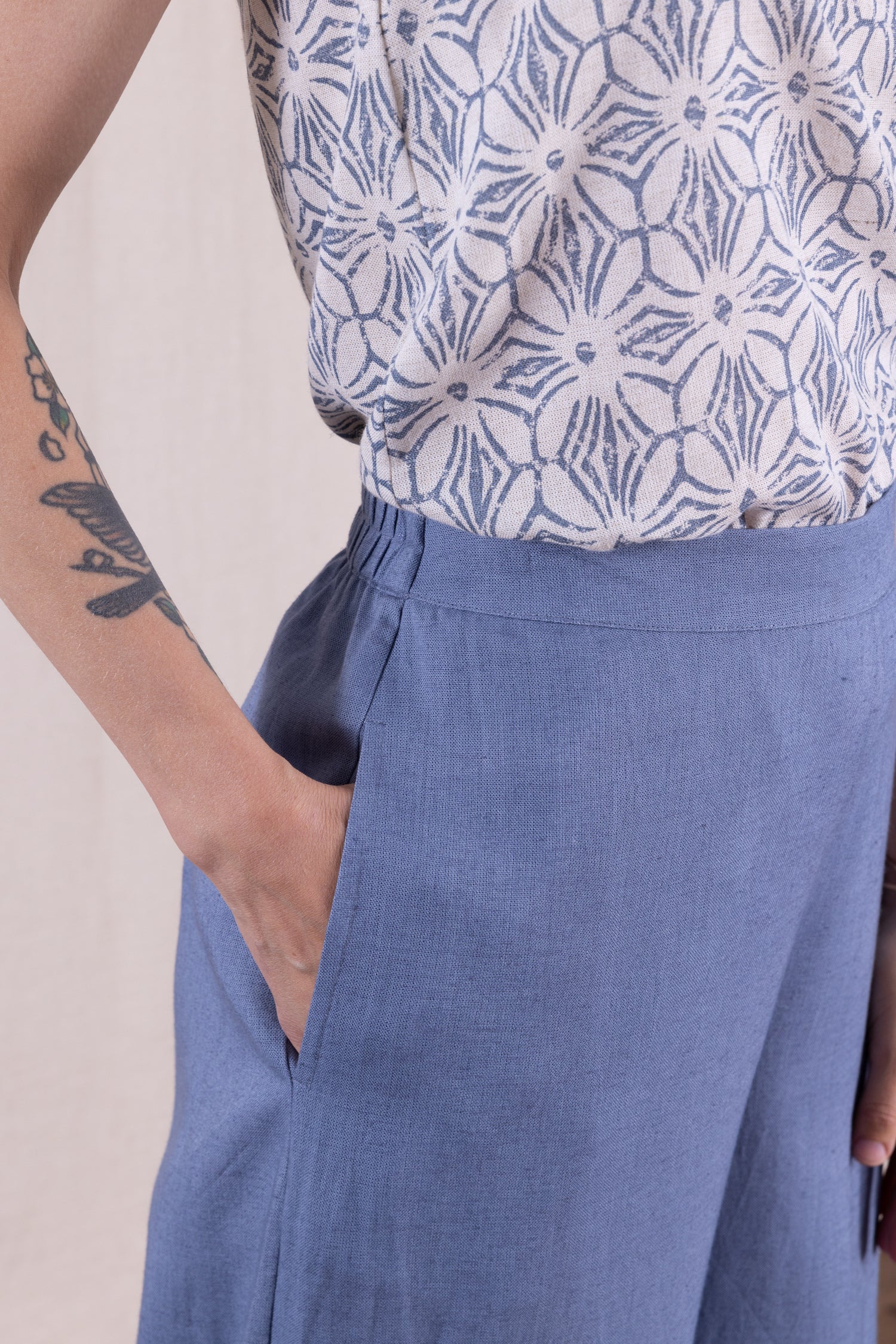 SS26 Linen Blend Wide Leg Trouser - Cornflower - Image 4